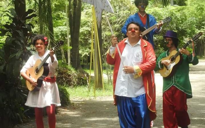 Especial de Natal do grupo Teatralmente no Horto de Itaipú em Niterói