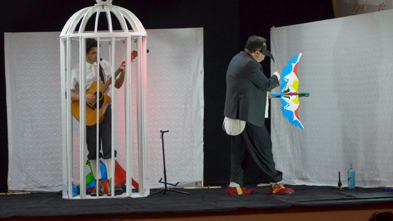 “Sobrevoar” do Teatralmente no Auditório Ariano Suassuna