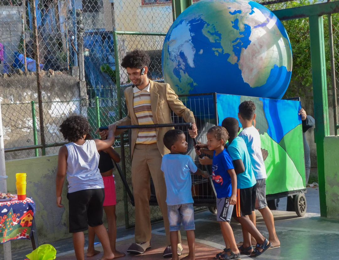 “Catador de Amanhãs” na Quadra da G.R.E.S Grilo da Fonte, no Fonseca em Niterói