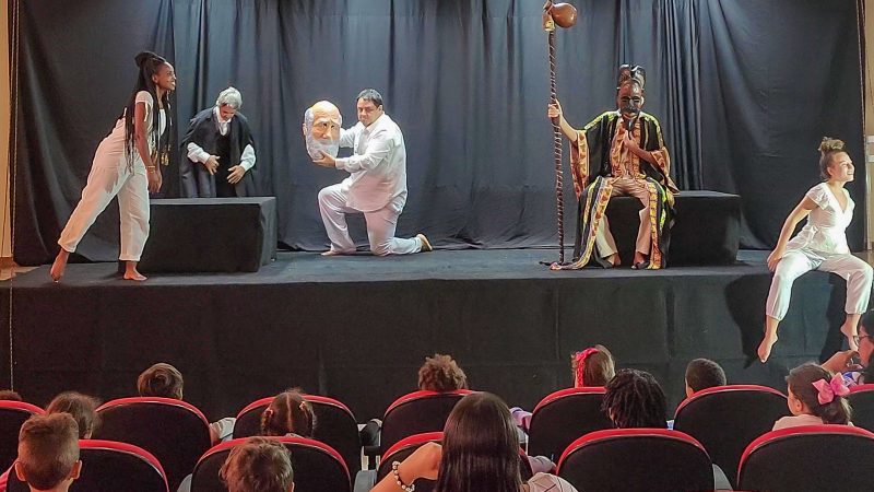 “Caminhos de Darwin” em apresentações gratuitas no Ariano Suassuna em Niterói