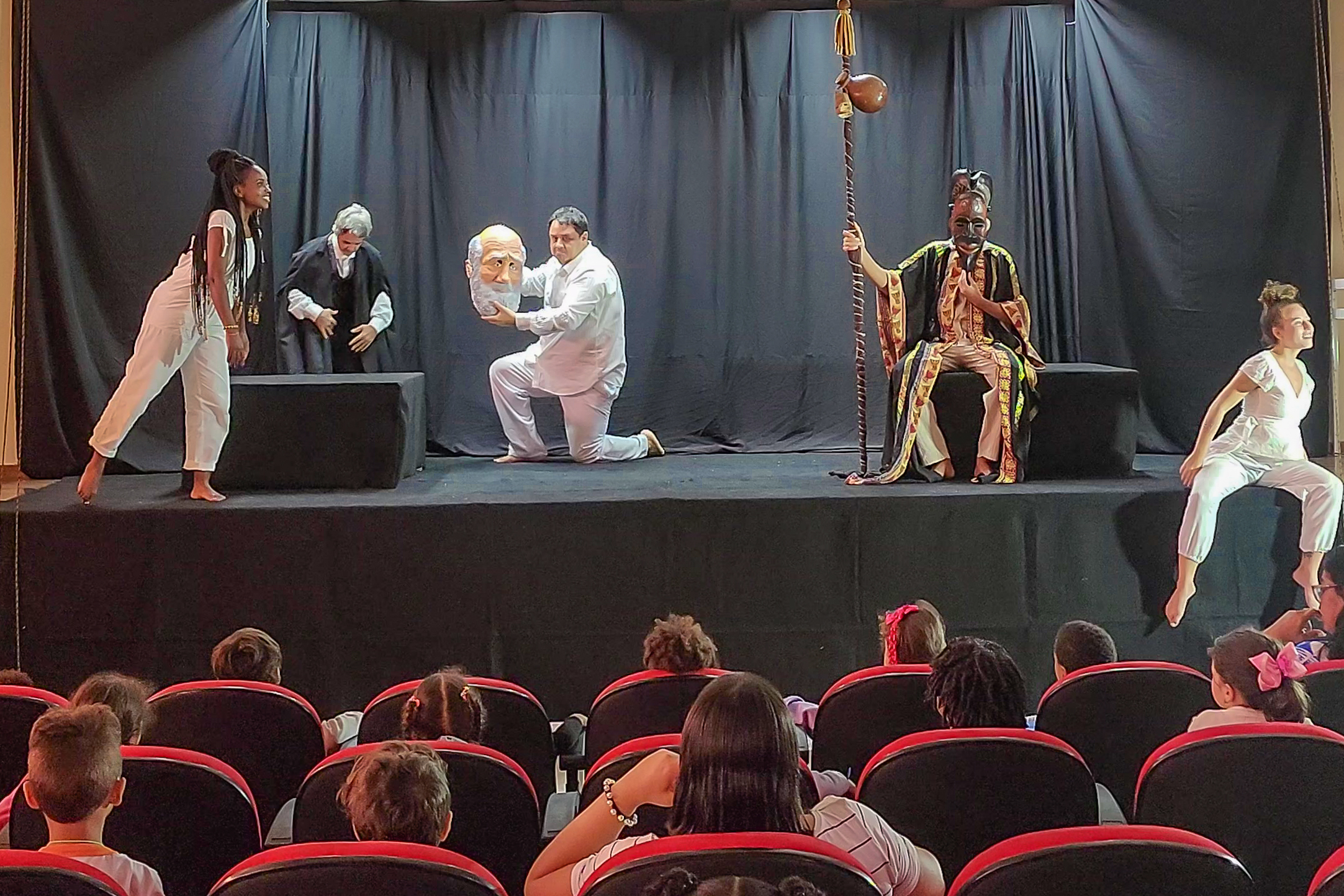 “Caminhos de Darwin” em apresentações gratuitas no Ariano Suassuna em Niterói