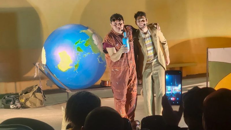 “Catador de Amanhãs” do Teatralmente em apresentação gratuita na Região Oceânica de Niterói